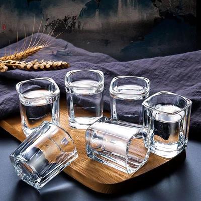 1ks/6ks Sada sklenic na víno Sada pohárků na baijiu Dávkovač vína Domácí malá sklenice na červené víno Čínská sklenice na víno Sklenice na lihoviny Panák