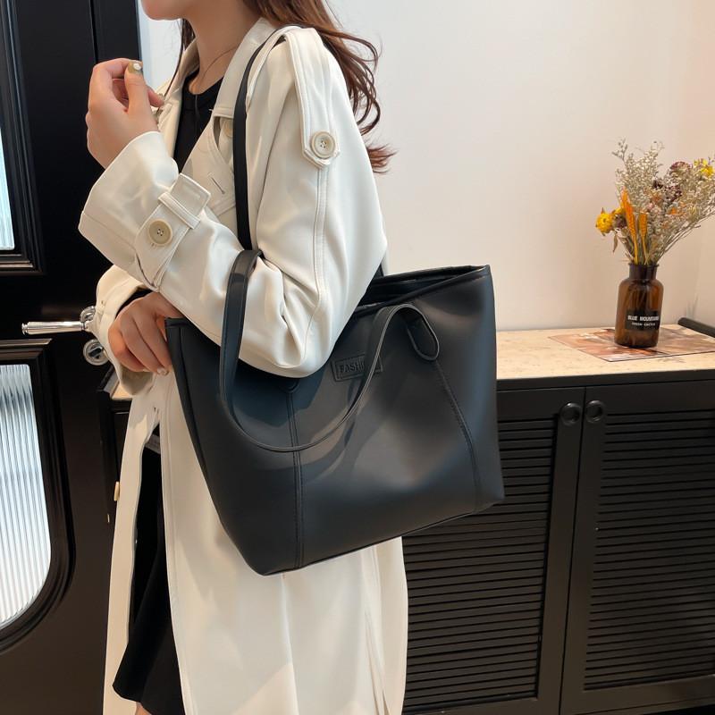 Minimalist Womens Shoulder Bag With Durable Pu Material And Large Capacity For Office Use