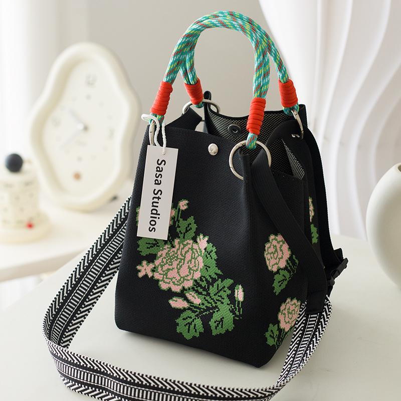 Stilvolle japanisch-koreanische Strickhandtasche: Große Tragetasche & Tragbare Pendel-Quadrat-Tasche