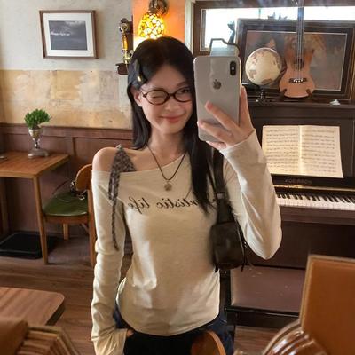 Korean New Slanted Shoulder Straps Long-sleeved T-shirt for Women's Autumn Letter Printing Off-shoulder Slim-fitting Top for Women