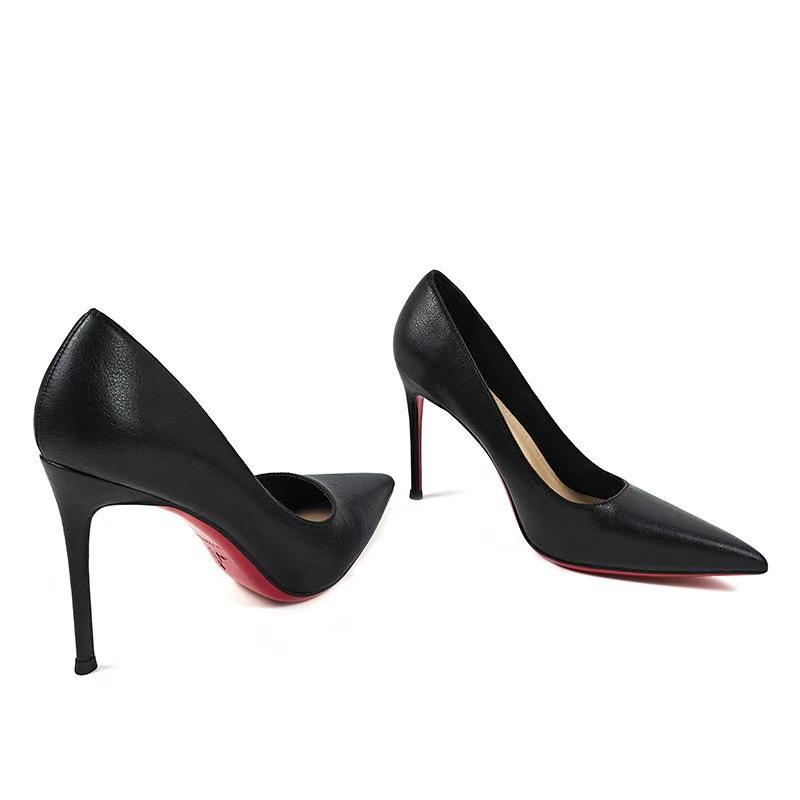 Escarpins à talons hauts à semelles rouges en cuir verni noir à bout pointu à décolleté léger, talons aiguilles haut de gamme sexy, chaussures simples de soirée