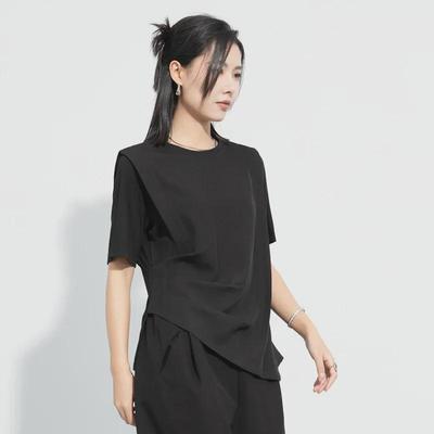 Μαύρη Τ-Shirt Ρωμαϊκή με Στρογγυλή Λαιμόκοψη και Κάτω Μέρος σε Σχήμα Κουρτίνας από Tencel και Μετάξι Πάγου - Μοναδικό Σχέδιο Κορυφή για Γυναίκες