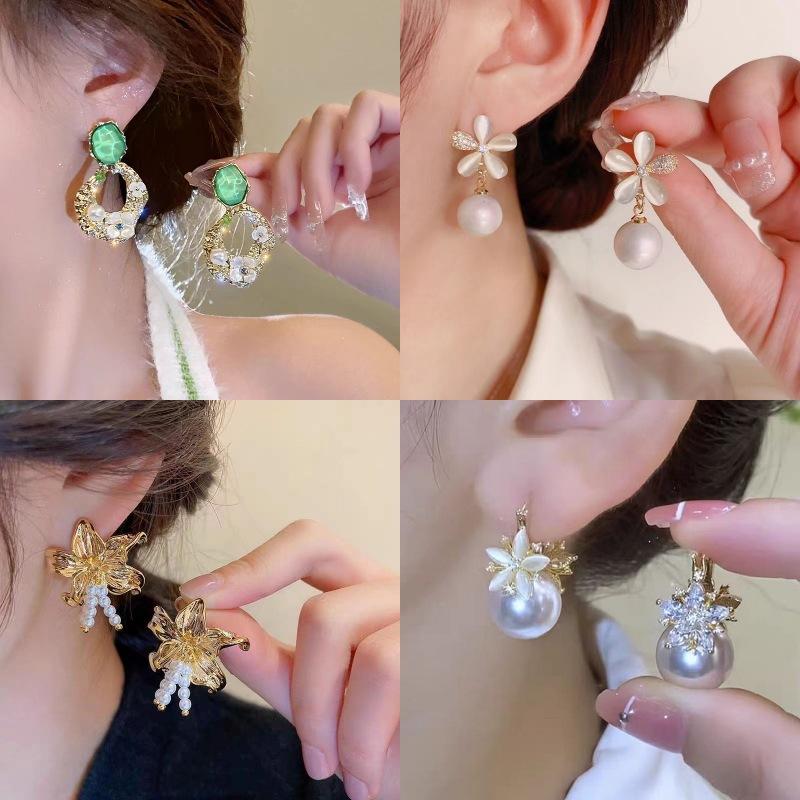Retro light luxury pearl flower fashion earrings femininity high sense atmosphere stud earrings versatile personality earrings