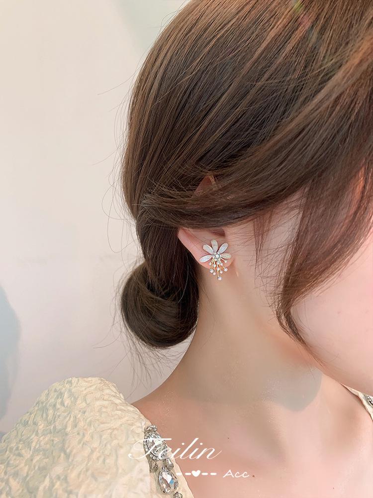 Elegant S925 Silver Pearl Bow Earrings for Women, Fashionable and High-End Design