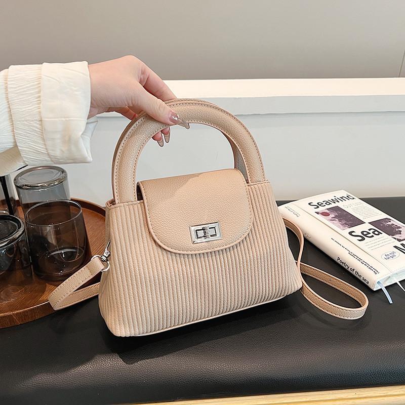 High-end Small Fragrance Diamond Grid Chain Small Square Bag 2024 New Trendy Minimalist Texture Handheld Single Shoulder Crossbody Bag