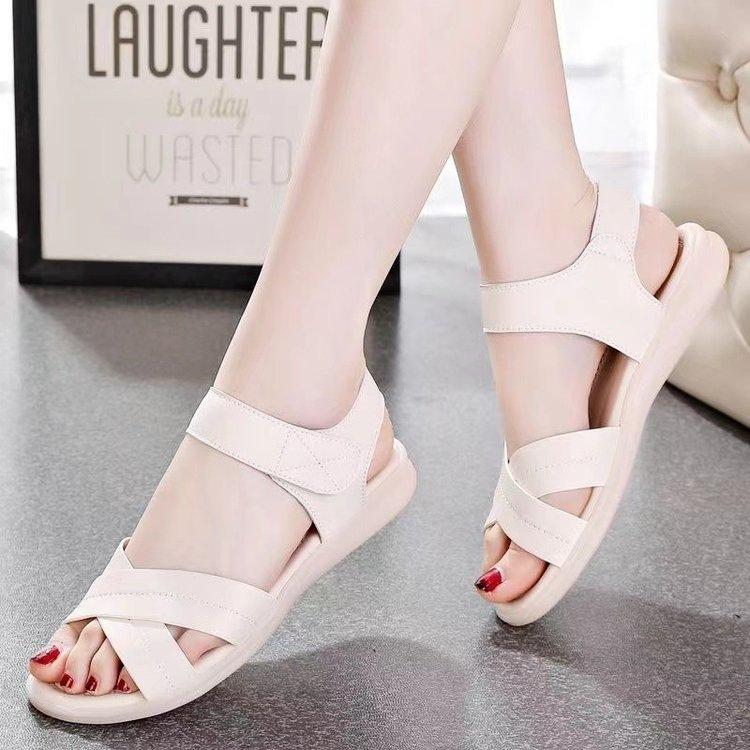 Going Out Soft Leather Soft-soled Sandals Women's 2025 Summer New Fashion Versatile High Sense Sports Mother Beach Sandals