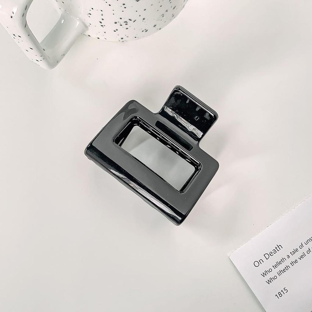 Korean Style Semi-Circular Transparent Hair Clip for Women's Updos - High-End Hollow Shark Clip