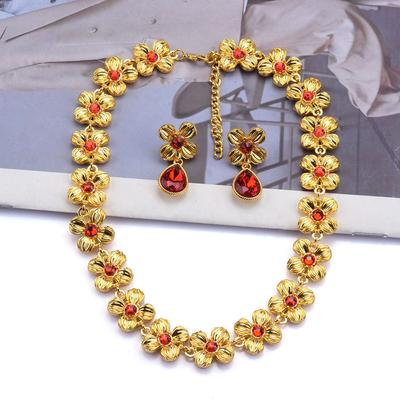 Personalisiert und kreativ, schlichter Stil, modische und farbenfrohe Sonnenblumen-Kettenspleiß-Halskette, Ohrringe, Schmuckset.