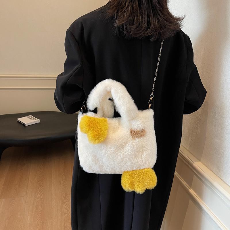 Japanese Cute Contrasting Duck Handbag 2025 New Plush Fashion Shoulder Bag Personalized Fluffy Messenger Bag Women