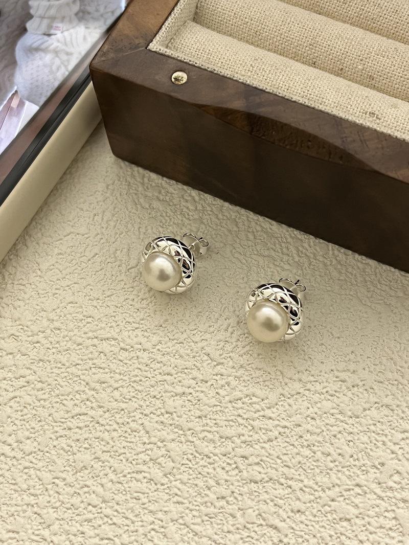 Su Chuang S925 Sterling Silver Freshwater Pearl Luxury Stud Earrings - Niche Design with Hepburn Style 925 Silver серебряный