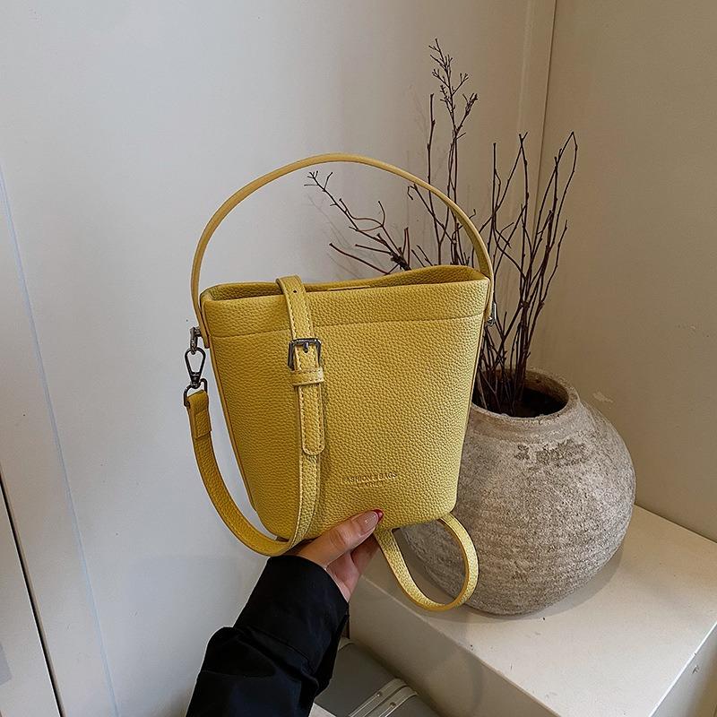 Premium texture portable underarm bag women's new trendy simple bucket bag niche shoulder messenger bag