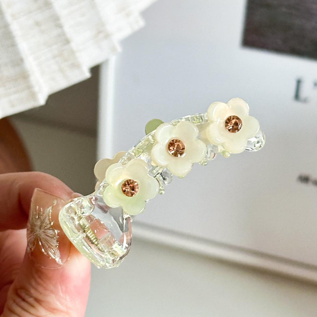 Elegant Mini Banana Hair Clip With Charming Butterfly And Floral Designs For Fashionable Hairstyles