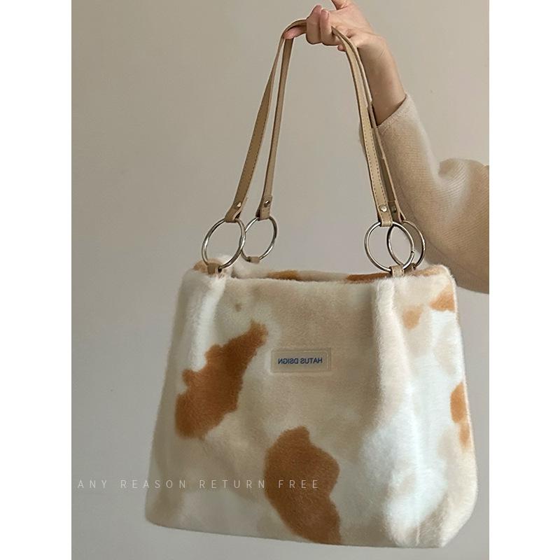 

Сумка женская 2024 новая осенне-зимняя большая вместительная плюшевая сумка-тоут милая милая женская сумка через плечо