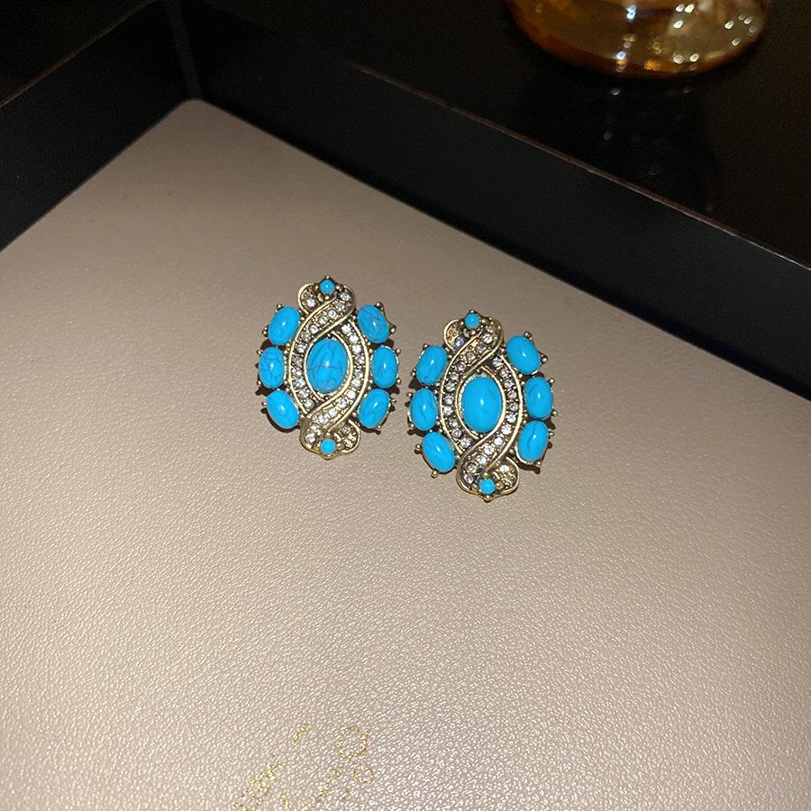 Silver Needle Diamond Oval Earrings Retro Ethnic Style Exaggerated Personality Clavicle Chain Light Luxury Premium Jewelry Set