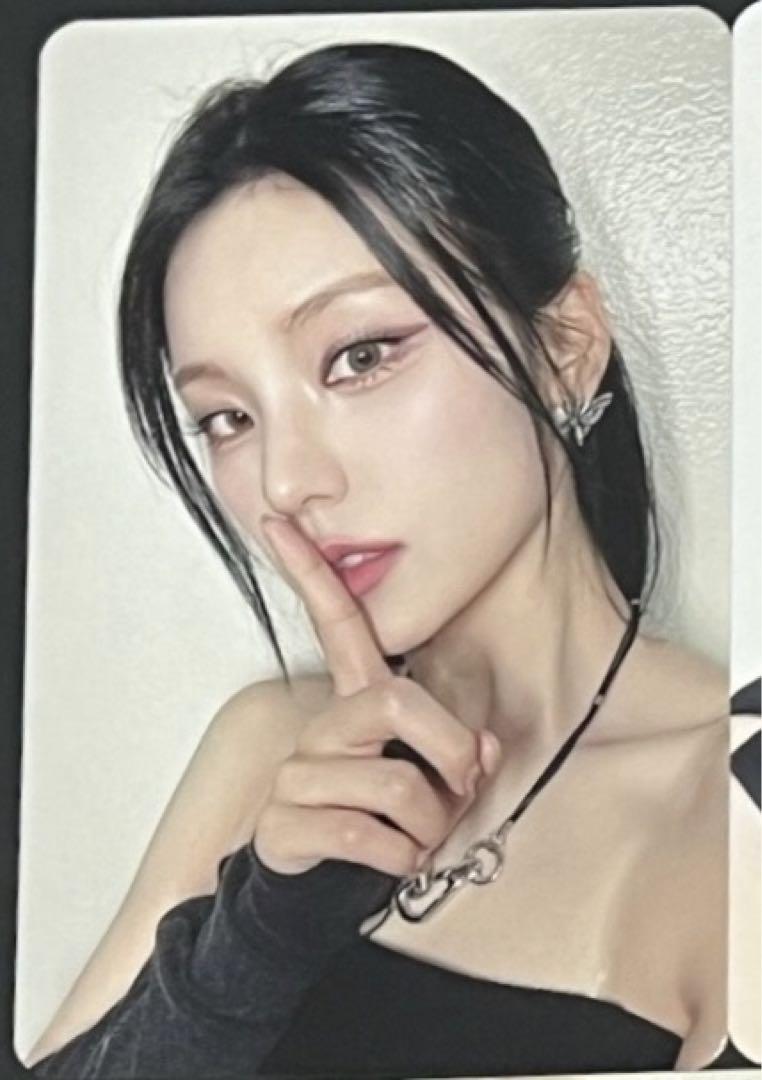 

[USED] ITZY Gold Makestar China Shanghai Winner 50 Limited Edition Trading Card