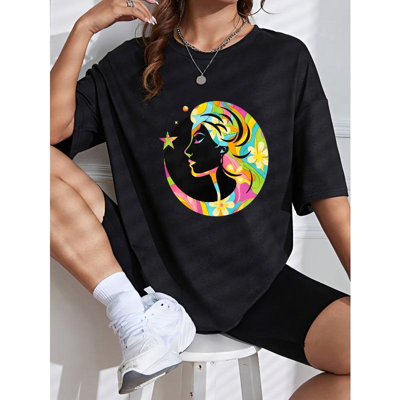 Weißes T-Shirt mit farbiger Frauensilhouette und floralem Design für Freizeitkleidung