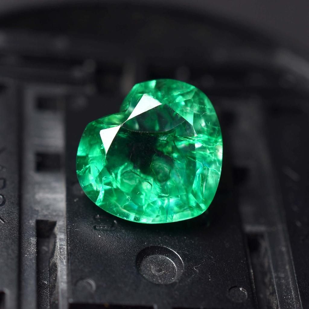 Natural Colombian Emerald Green Heart Shape 5.60 Ct CERTIFIED Loose Gemstone AM-202