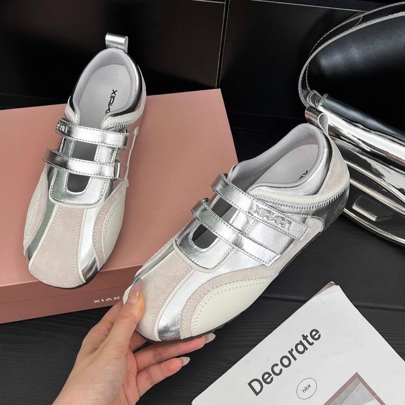 2025 neue französische Nische weiche Sohle Temperament runder Kopf Klettverschluss zweireihiger Gürtel Mary Jane Schuhe Damen rot deutsches Training