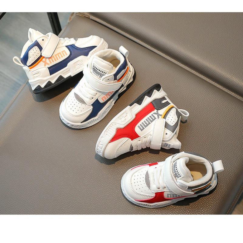 Baskets Fashion Design Sense Boys Chaussures de basket-ball en cuir pour enfants Chaussures de planche hautes pour garçons Chaussures de course d'entraînement