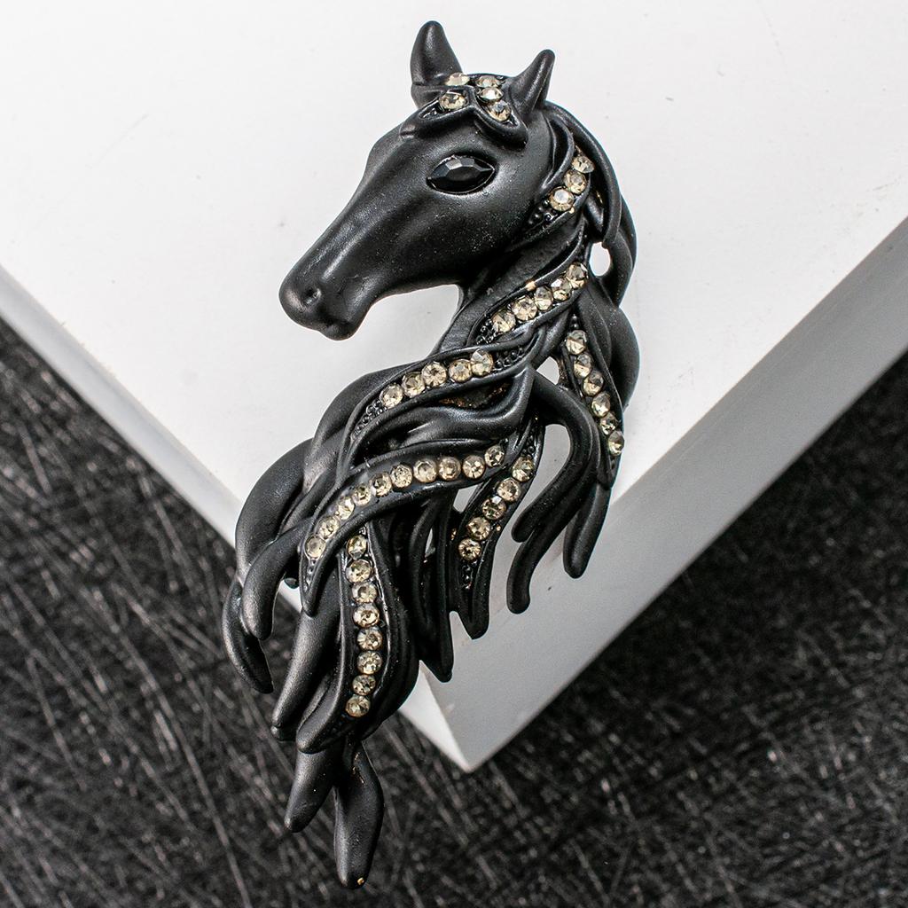 High-end and Exquisite Hollow-set Diamond-studded Horse-head Brooch for Animal-themed Clothing Accessory