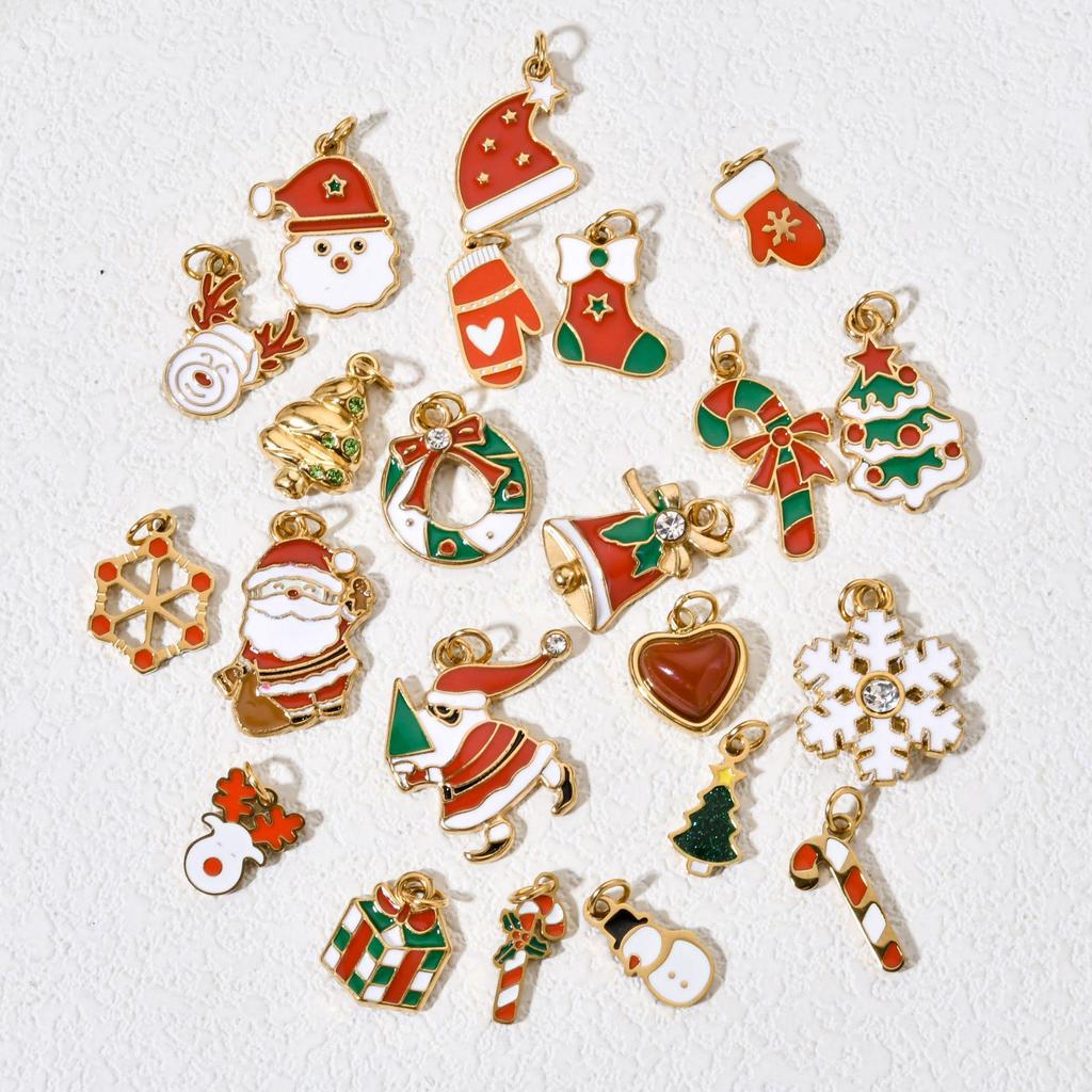 Weihnachts-Schlüsselanhänger aus Edelstahl mit Anhängern von Weihnachtsmann, Schneemann, Glocke und Elch