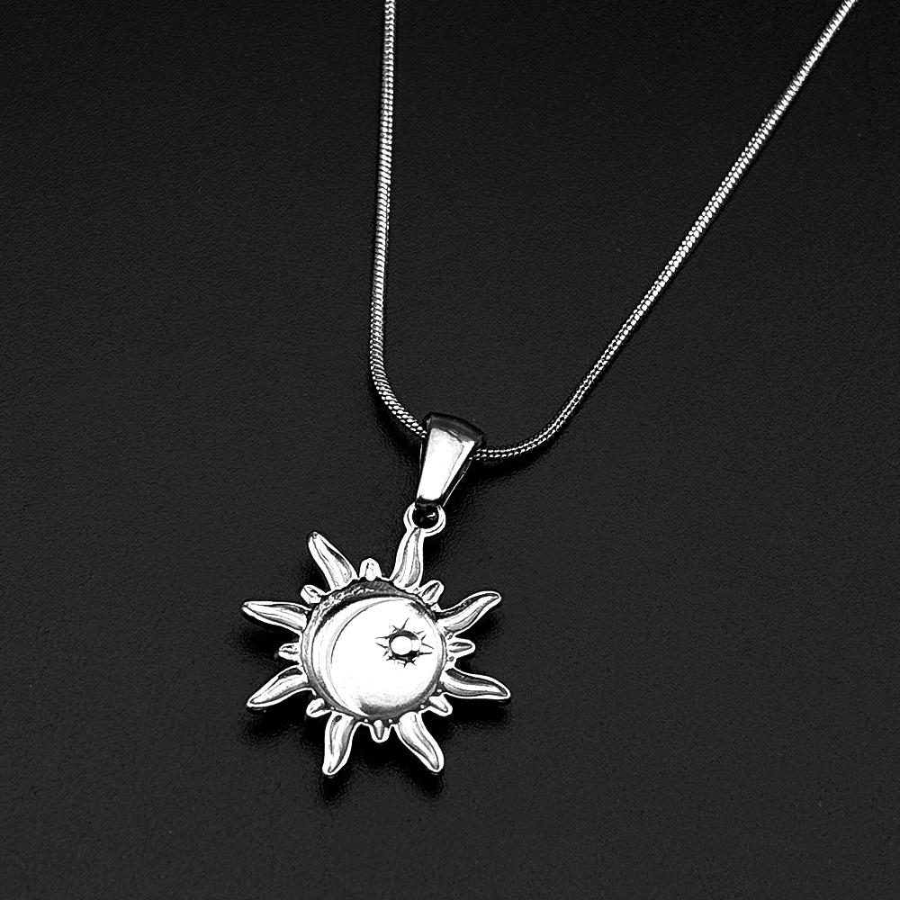 Vintage Chic Sun Moon Pendant Necklace Stainless Steel Rhinestone Gold Color Fashion Jewlery Accessories Women Men Couple Gift