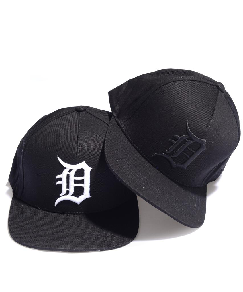 Ludeumakeu Tiger D Snapback Cap (Black Embo)