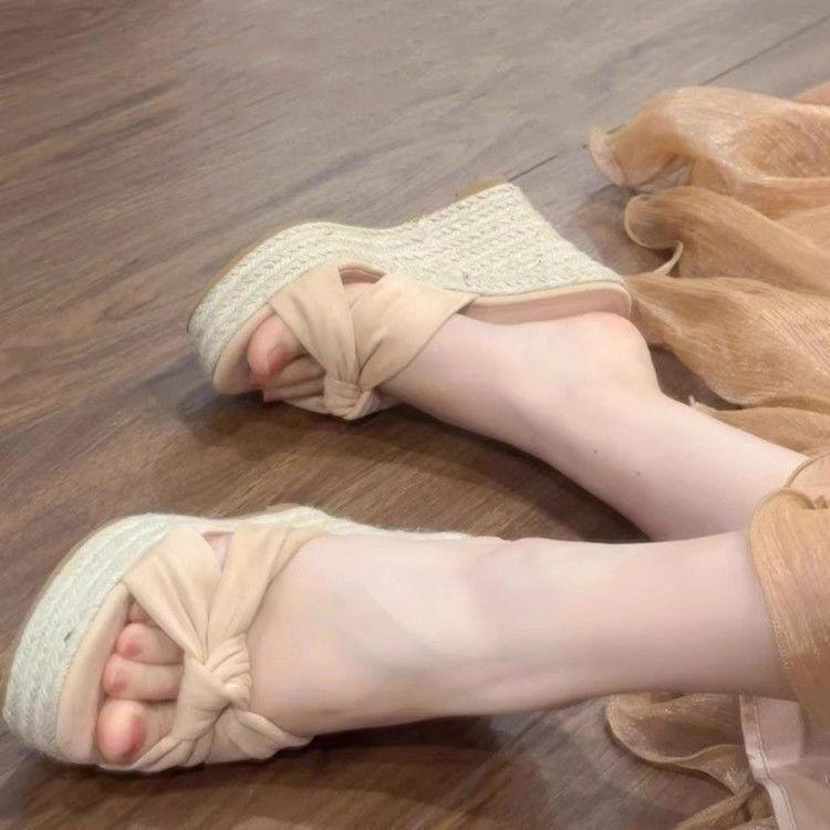 Ladies' Sponge Cake Wedge Sandals with Wide Feet, Retro Style, Summer Thick Sole, One Line Slippers, Waterproof Platform, Black High-heeled Sandals