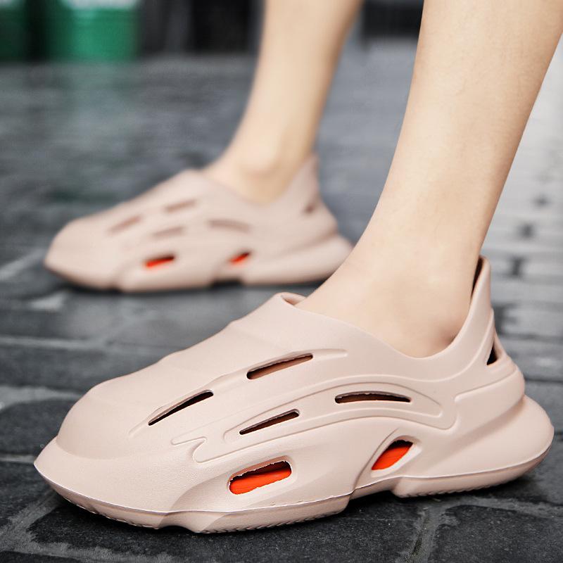 Hole shoes summer new wear stepping on shit trend slippers travel outdoor beach sandals high-end wading shoes