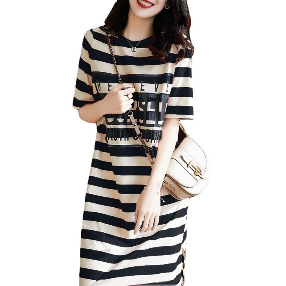 Letní pruhované slim tričkové šaty - Dámské korejské středně dlouhé vílího stylu
