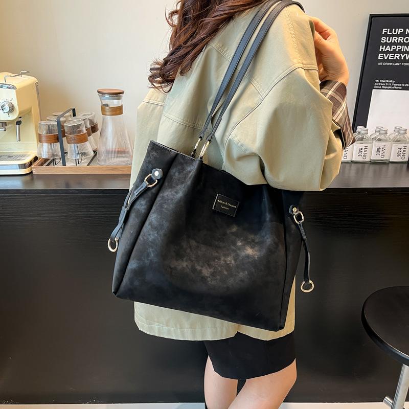 Large-capacity bag women's 2025 new autumn and winter high-end retro work commuter tote bag going out shoulder bag