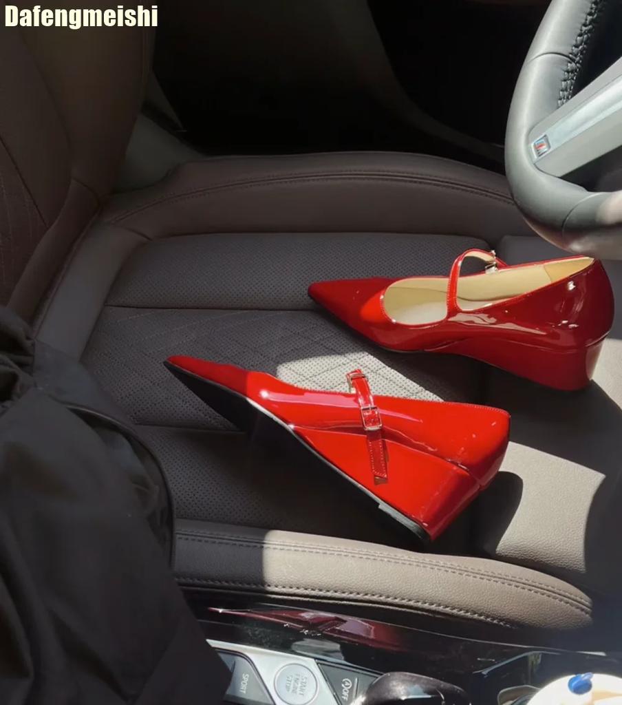Patent Leather Pointed Wedges Mary Janes Shoes Shallow Buckle Strap Silver/black Women Pumps 2025 Summer New Casual Sandals