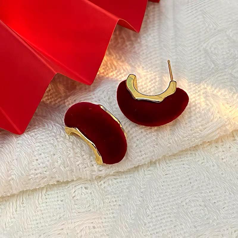 Red Retro Velvet Coco Style Stud Earrings - Chic & Versatile for New Year