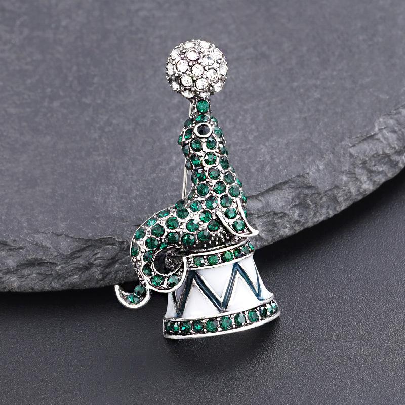 Original Design Three-dimensional Alloy Sea Lion Brooch Clothing Accessories High-end Corsage Women's Coat Corsage Versatile Decoration