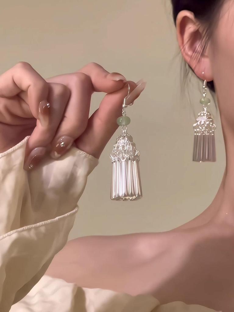 Retro Ethnic Bell Tassel Earrings: Exquisite, Fashionable Dangle Design with Light Luxury Appeal.