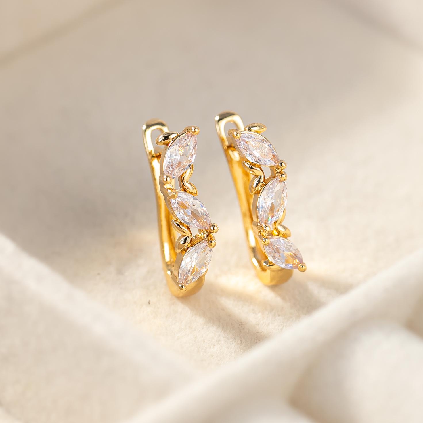 Trendsetting Inlaid Zirconia Twill U-Shape Earrings - Stylish European  American Design