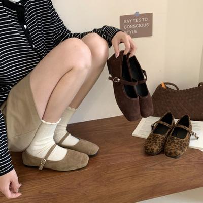 Chaussures Mary Jane à boucle à un mot et bout carré en daim rétro pour femmes, nouvelle collection automne 2025, polyvalentes, à ouverture légère, chaussures plates