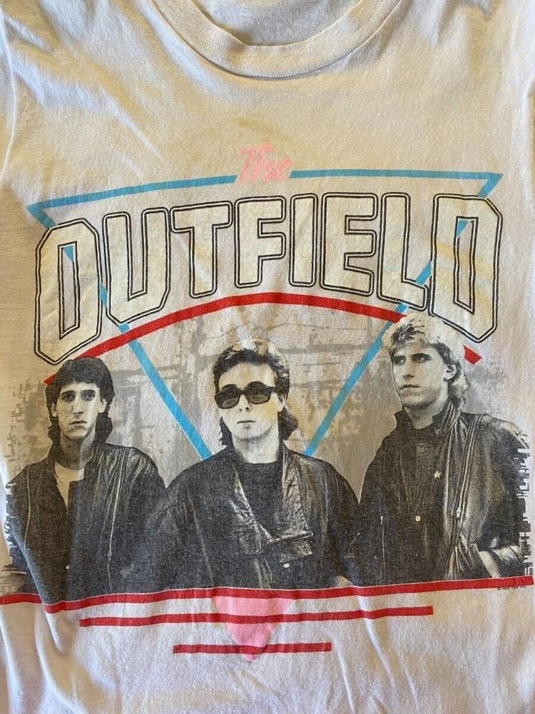 Черная футболка унисекс с участниками группы The Outfield S