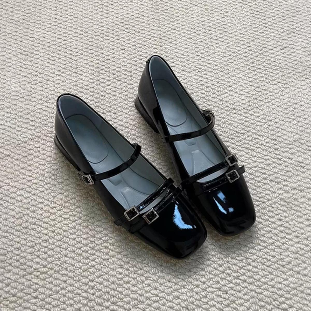 

Sheepskin version~ French patent leather black versatile small single shoes one-word buckle shallow mouth square head niche design Mary Jane shoes 39