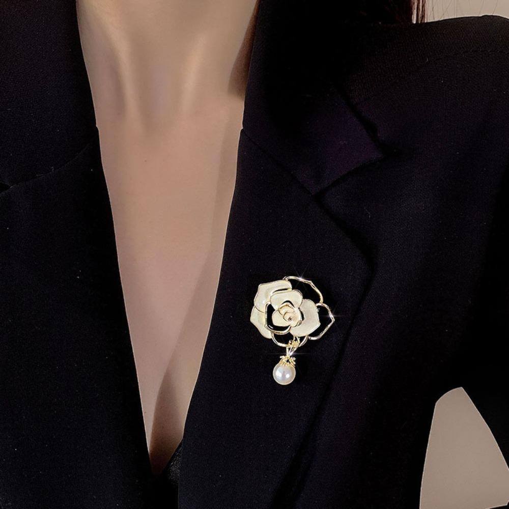 High-end Temperament Pearl Camellia Flower Pin Brooches for Women Clothes Shawl Corsage Accessory Exquisite Jewelry Mother Gift