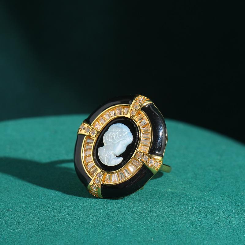 Yongnuo Retro Black Glaze Enamel Ring with Tapered Square Diamonds