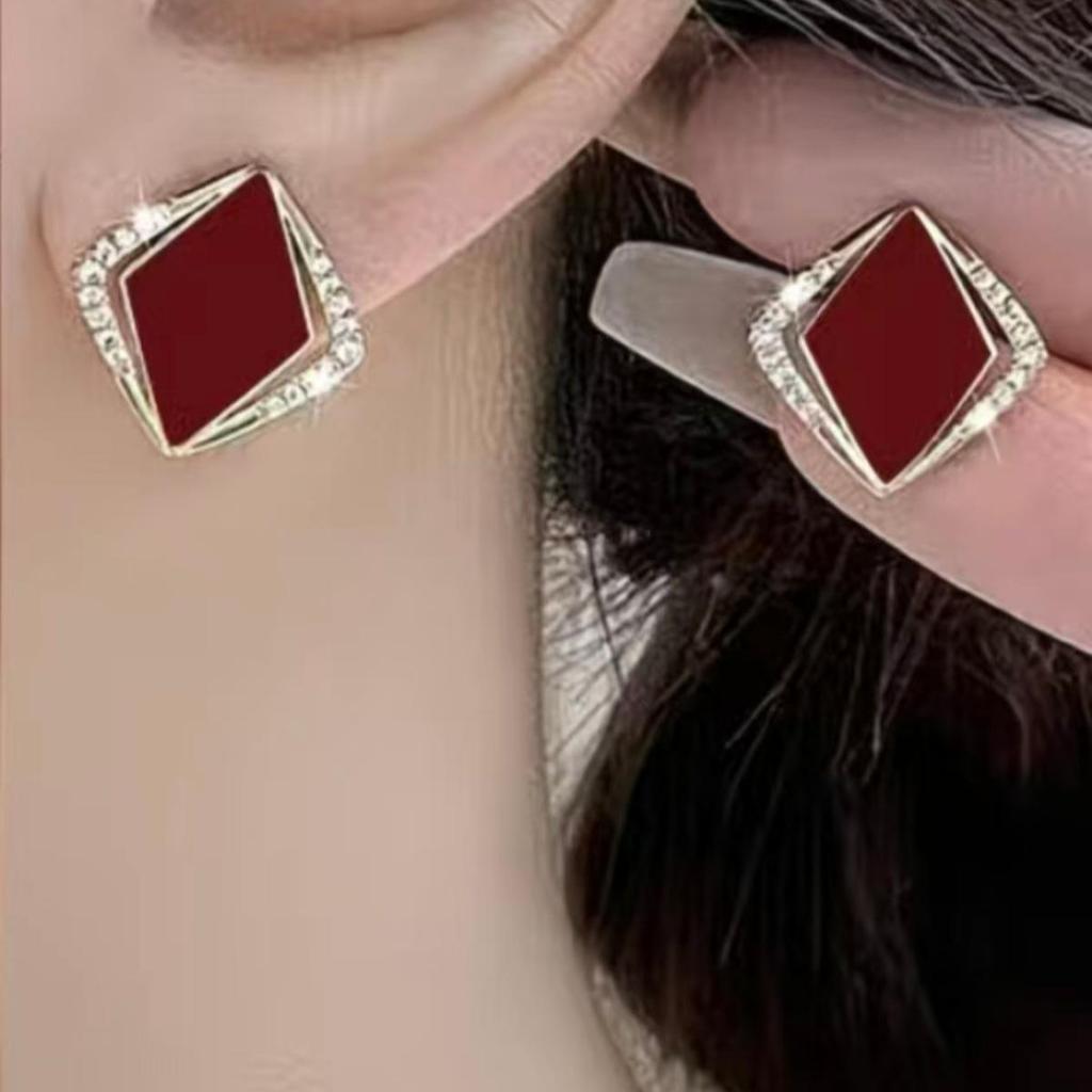 Rhombus Diamond Inlaid Black Stud Earrings - Elegant, Versatile, High-End Fashion Design