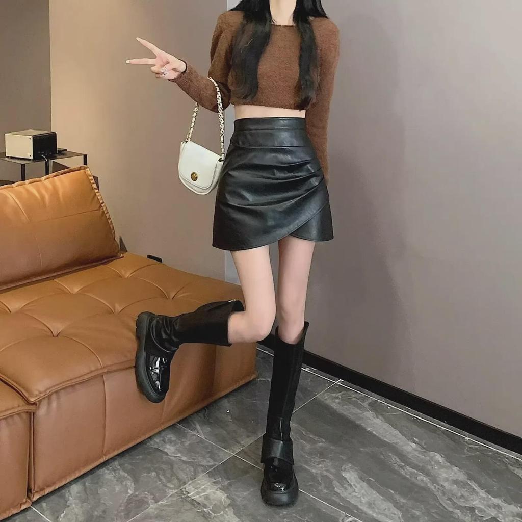 High-Waist Black PU Leather Pleated Skirt for Women - Korean Style Autumn/Winter A-Line Skirt with Anti-Exposure Design.