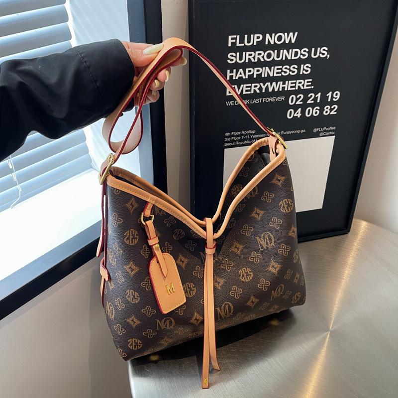 

Женская сумка 2025 новая ретро пресбиопия письмо плечевая сумка тоут повседневная портативная женская сумка сумка-мессенджер для поездок на работу темно-коричневого