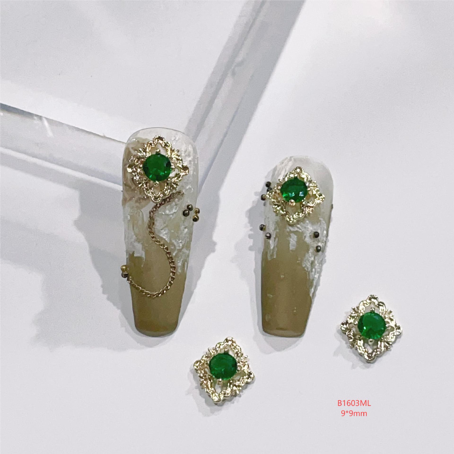 

Emerald Green Retro Court Style Zircon Nail Art Jewelry