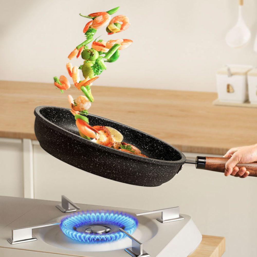 Flat Bottomed Stir Fry Pan Wood Handle Omelette Skillet Multipurpose Frying Pan  Steak