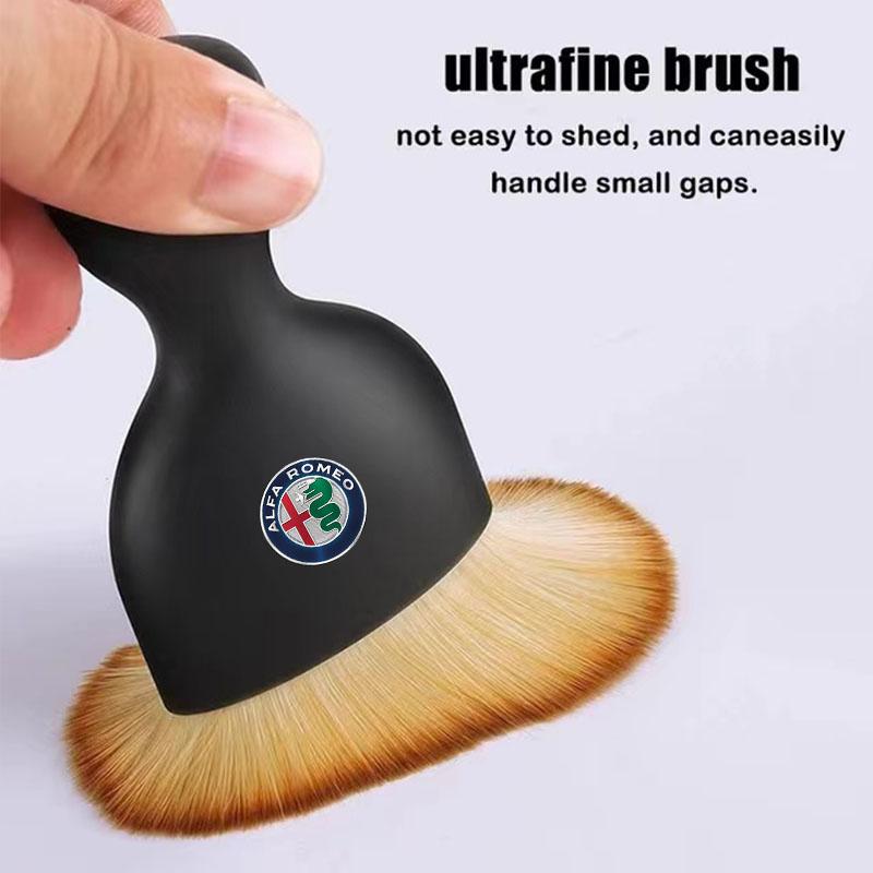 Keychain Car Air Vent Cleaning Soft Brush With Casing Clean Tool Dusting Crevice Brush For Alfa Romeo 4C 159 166 Giulia 156 147