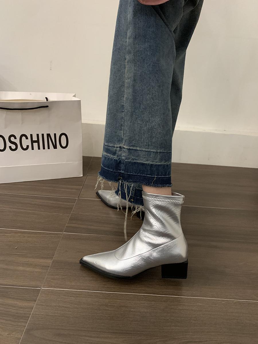 

Французская мода толстый каблук короткие ботинки женская обувь 2025 новые весенне-осенние одинарные ботинки острый нос серебристые темпераментные тонкие ботинки 40 серебряный