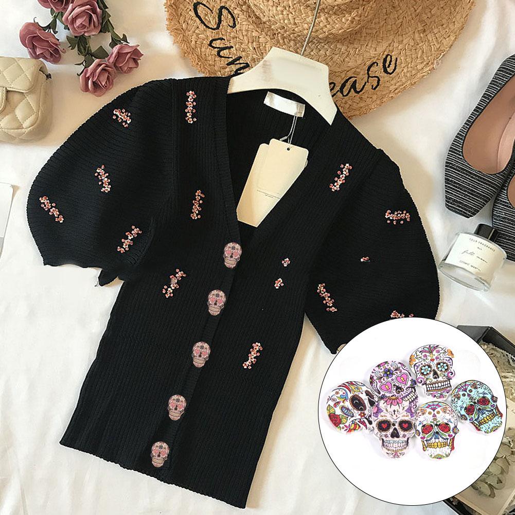 50ks dřevěných knoflíků na lebky DIY řemesla Šicí potřeby Příslušenství k dekoracím oděvů (Typ B)