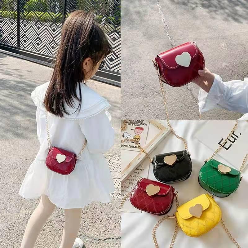 Cute Little Girls Mini Shoulder Bag For Kids Coin Purse Small Handbags Lovely Patent Leather Peach Heart Crossbody Shoulder Bag